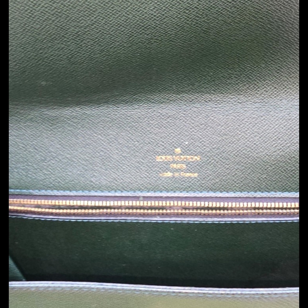 LOUIS VUITTON Pochette Clutch Bag Green Taiga Leather - Picture 6 of 11